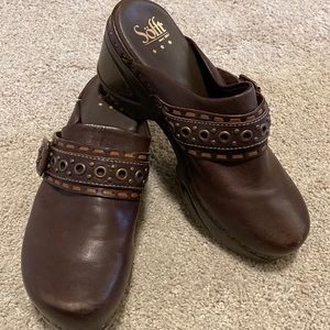 Sofft leather clogs